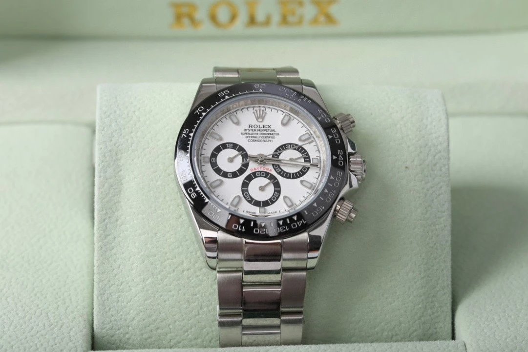 Rolex Cosmograph Daytona chronograaf horloge met witte wijzerplaat en stalen band