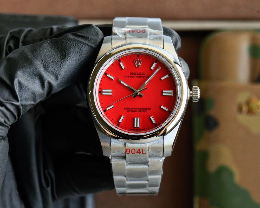 Rolex Oyster Perpetual horloge met rode wijzerplaat