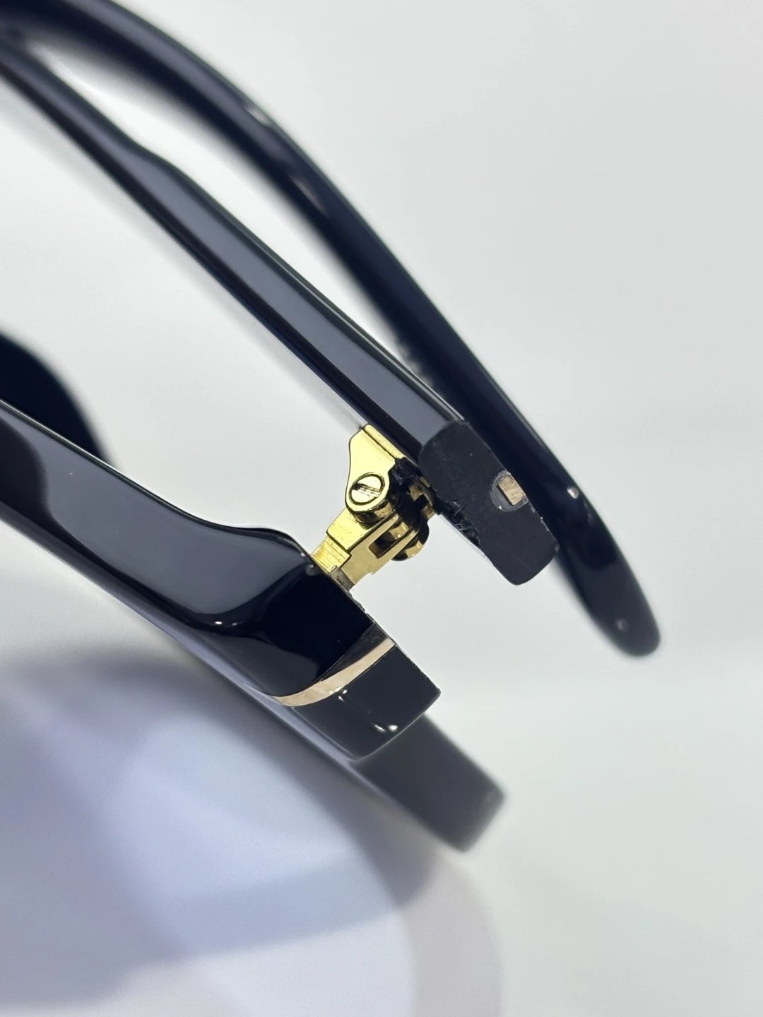 David Beckham DB 7100S Sunglasses 52-21-145 Ver.A — photo 9