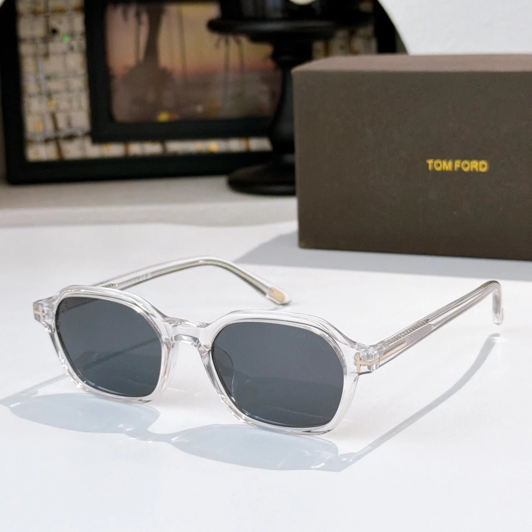 Tom Ford TF1301 Sunglasses 51-20-145 — Zdjęcie 6