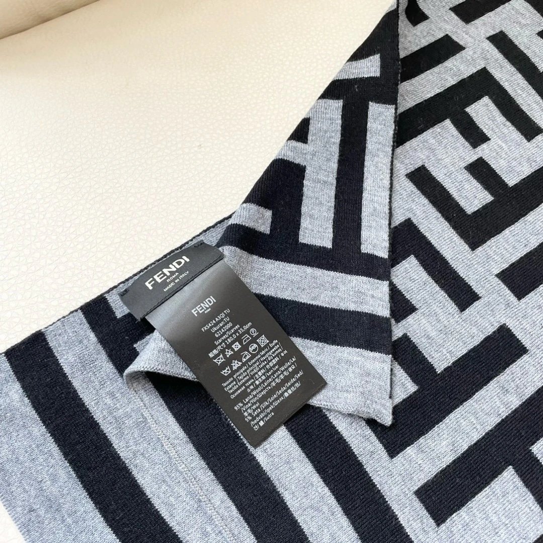 Fendi Cashmere Scarf Ver.I — Photo 8