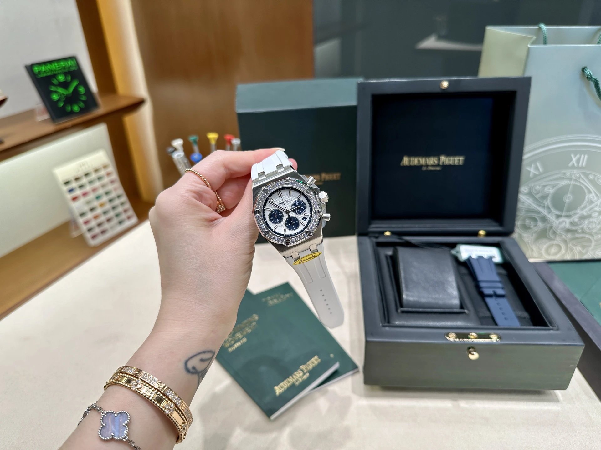 Audemars Piguet Royal Oak Offshore Quartz Ladies Watch 37mm Ver.A — QC