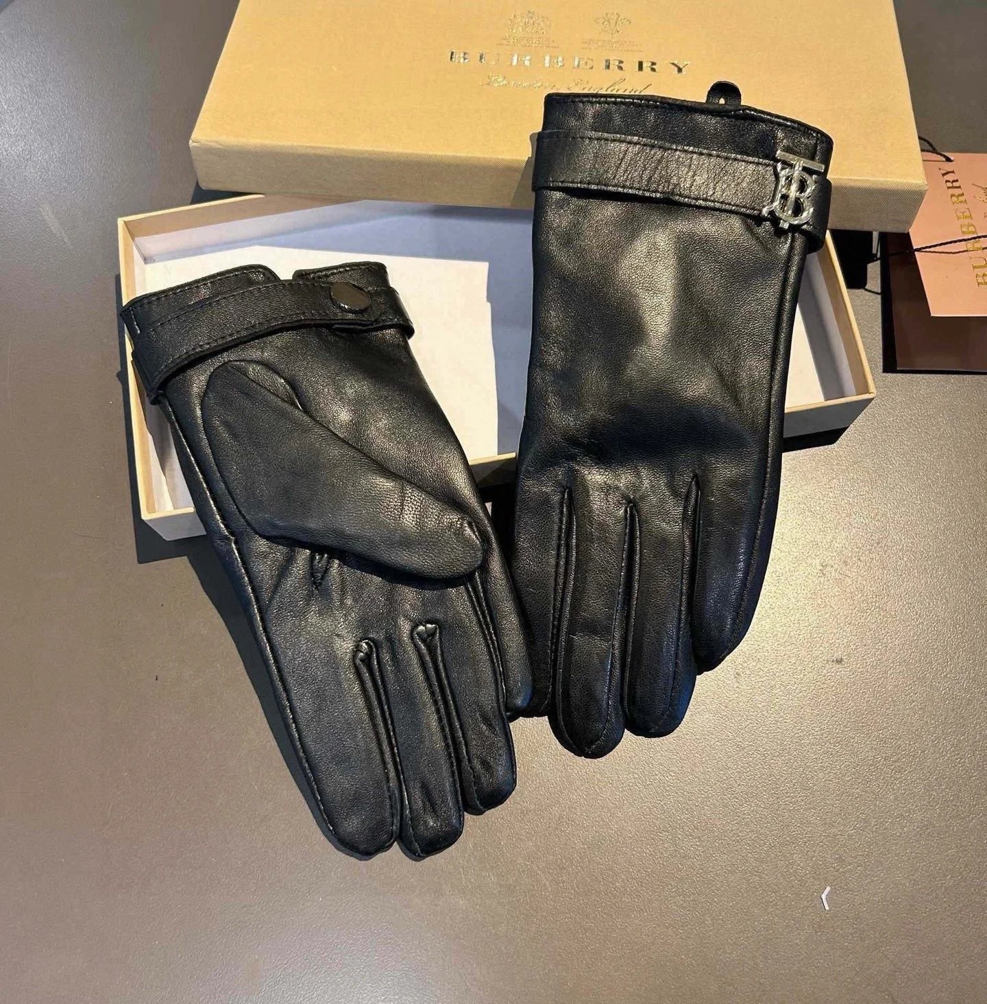 Burberry Lambskin Thermal Gloves Ver.E — Photo 7
