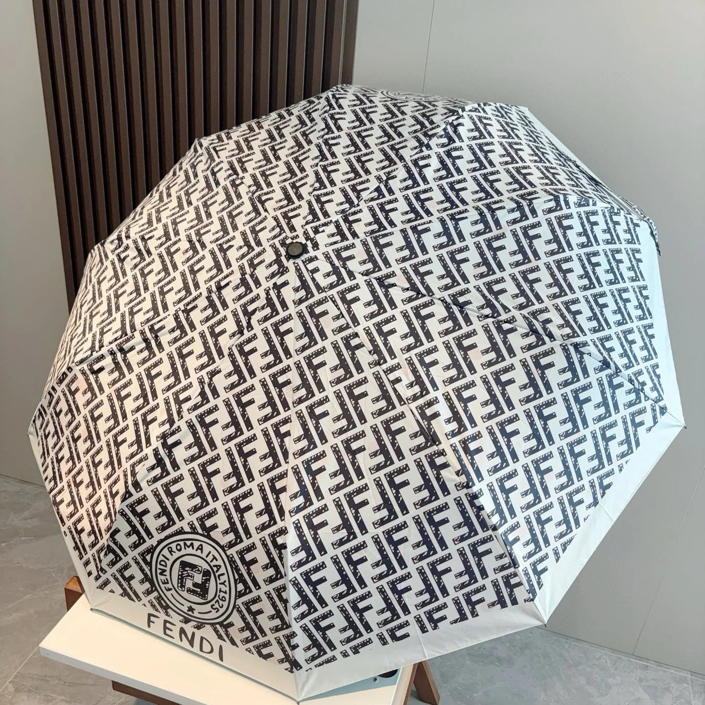 Fendi UV Protection Folding Umbrella Ver.G — Photo 9