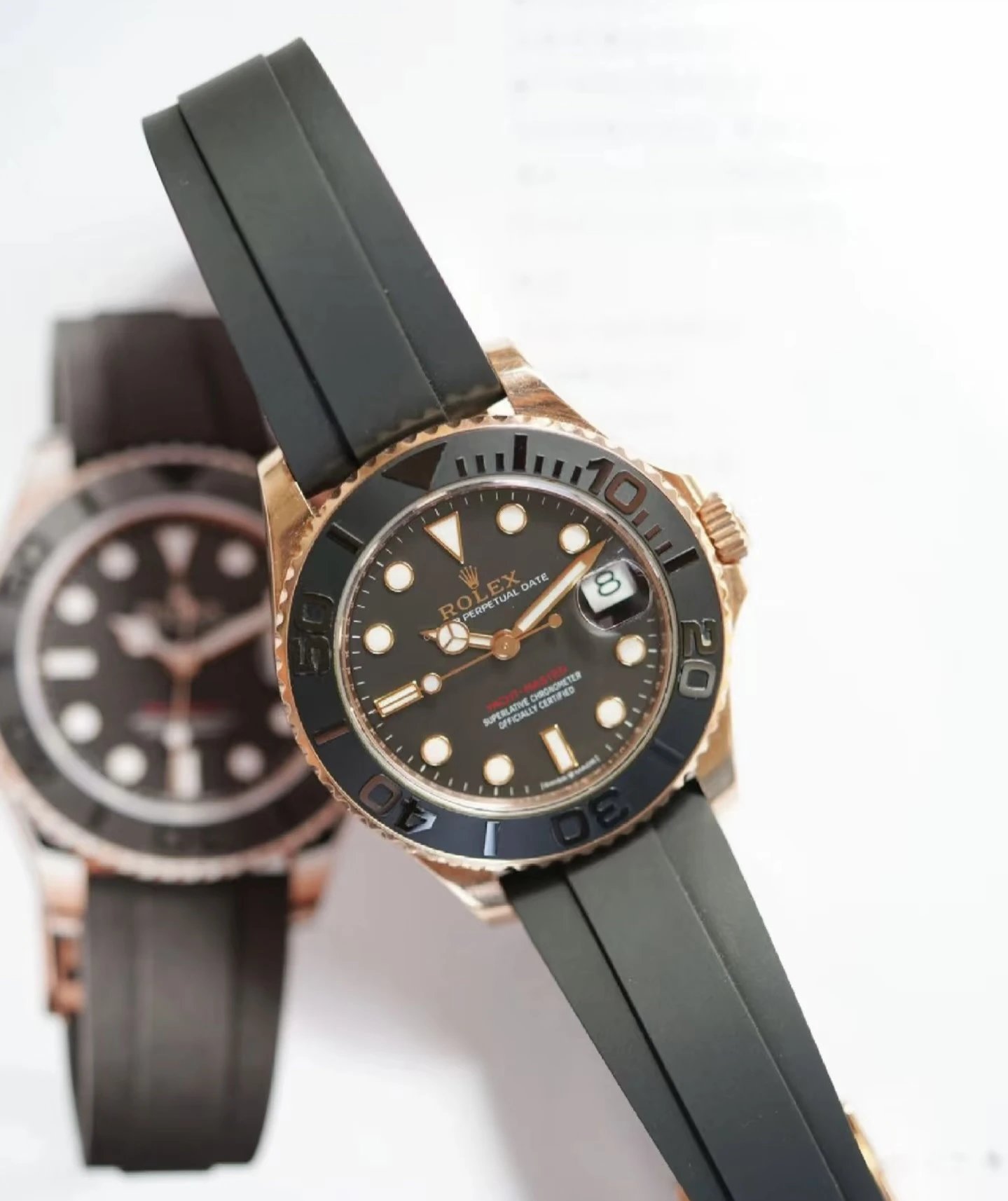 Rolex Yacht-Master horloge met roze goudkleurige kast en zwarte band 40 mm Variant B Stijl 02