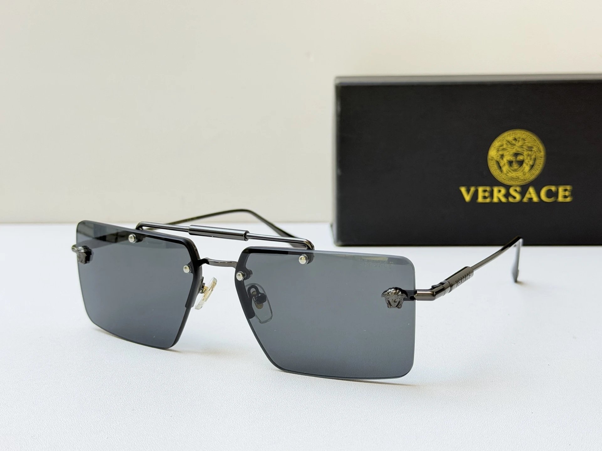 Versace VE2245 Sunglasses — Zdjęcie 5