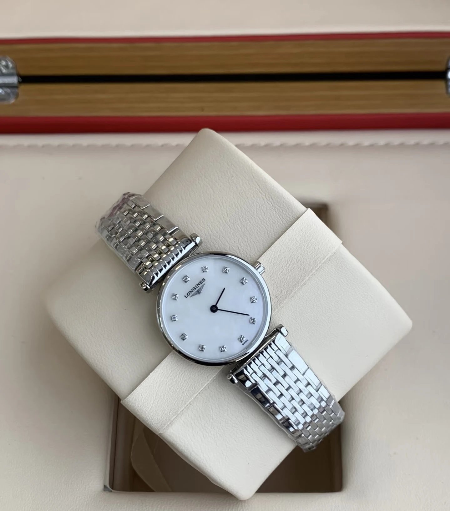 Longines horloge met witte wijzerplaat en zilverkleurige band