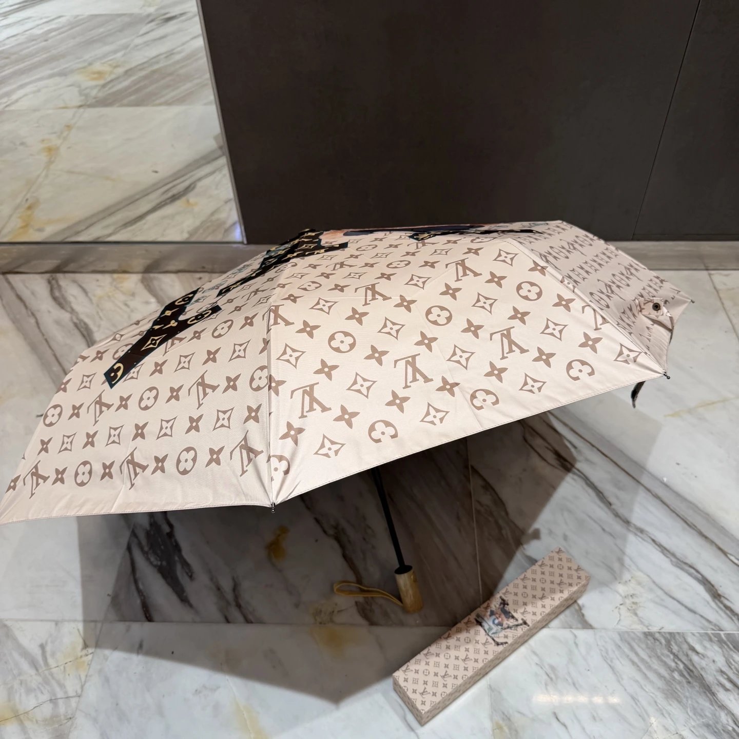 Louis Vuitton UV Protection Folding Umbrella Ver.A — Photo 7