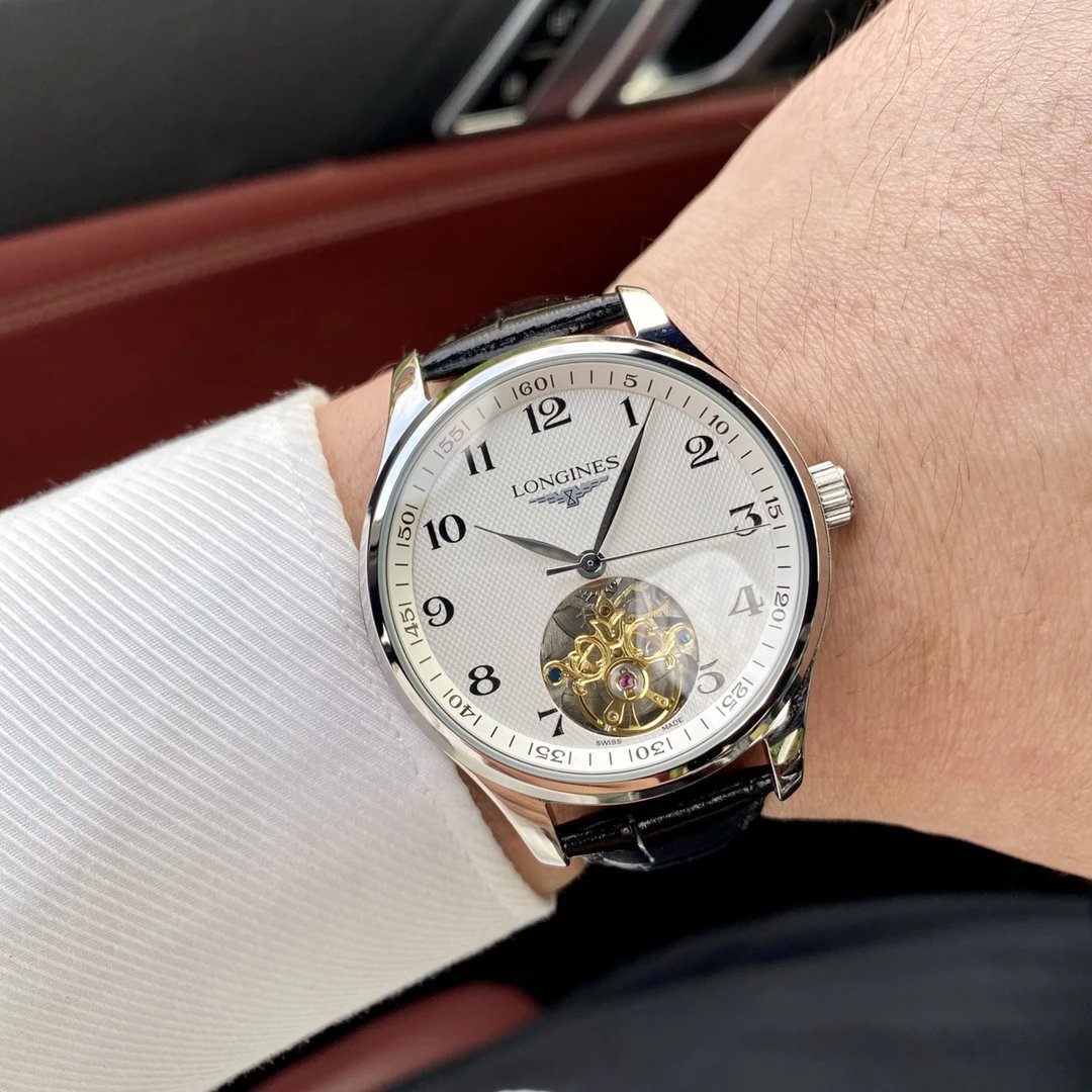 Longines Open Heart horloge met witte getextureerde wijzerplaat en zwarte lederen band