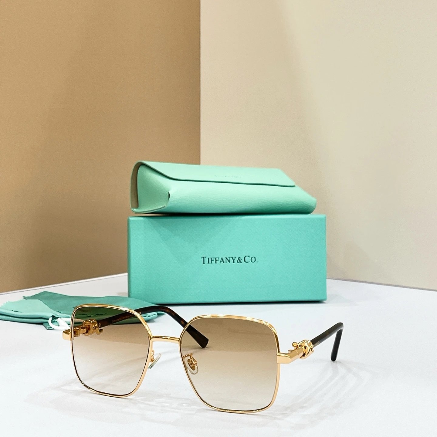 Tiffany TF3122 Sunglasses 57-18-145 Ver.B — photo 4