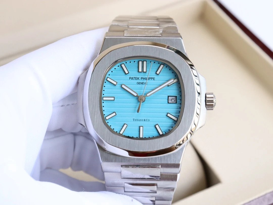 Patek Philippe Nautilus Automatic Watch Ver.D — Photo 4