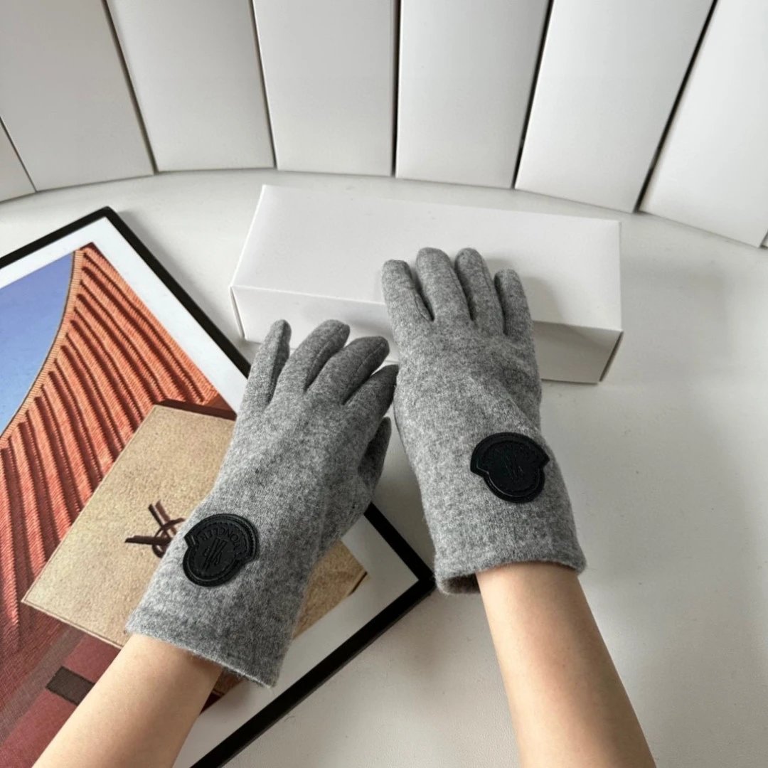Moncler Gloves Ver.B — Photo 6