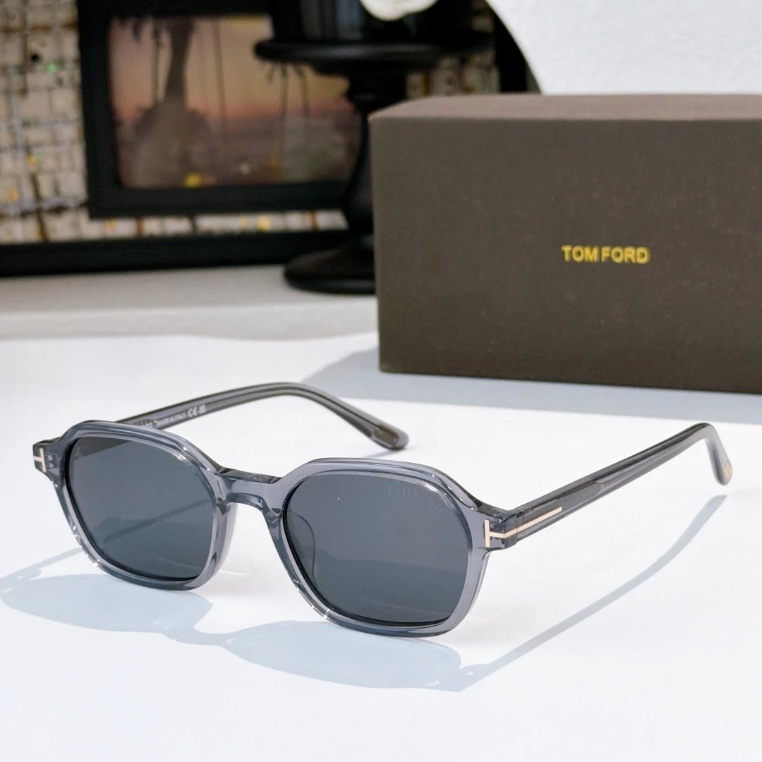 Tom Ford TF1301 Sunglasses 51-20-145 — Zdjęcie 9