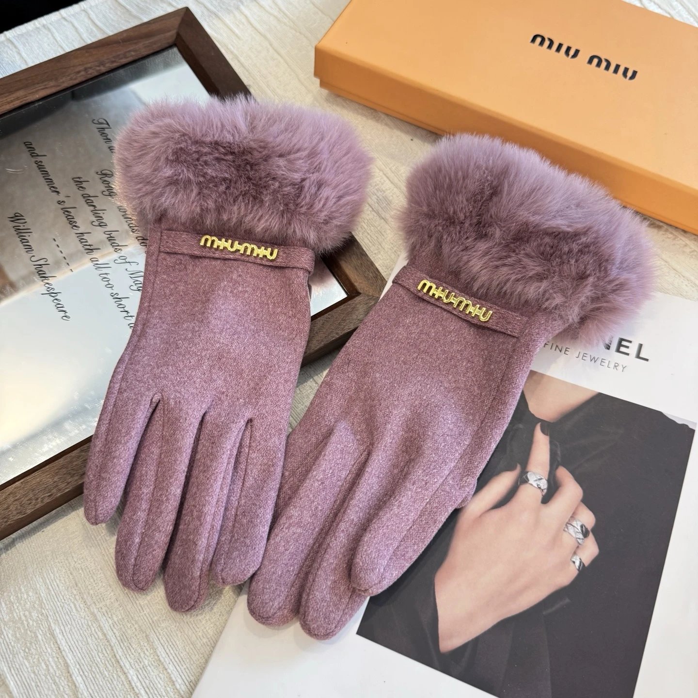 Miu Miu Thermal Gloves Ver.B — QC