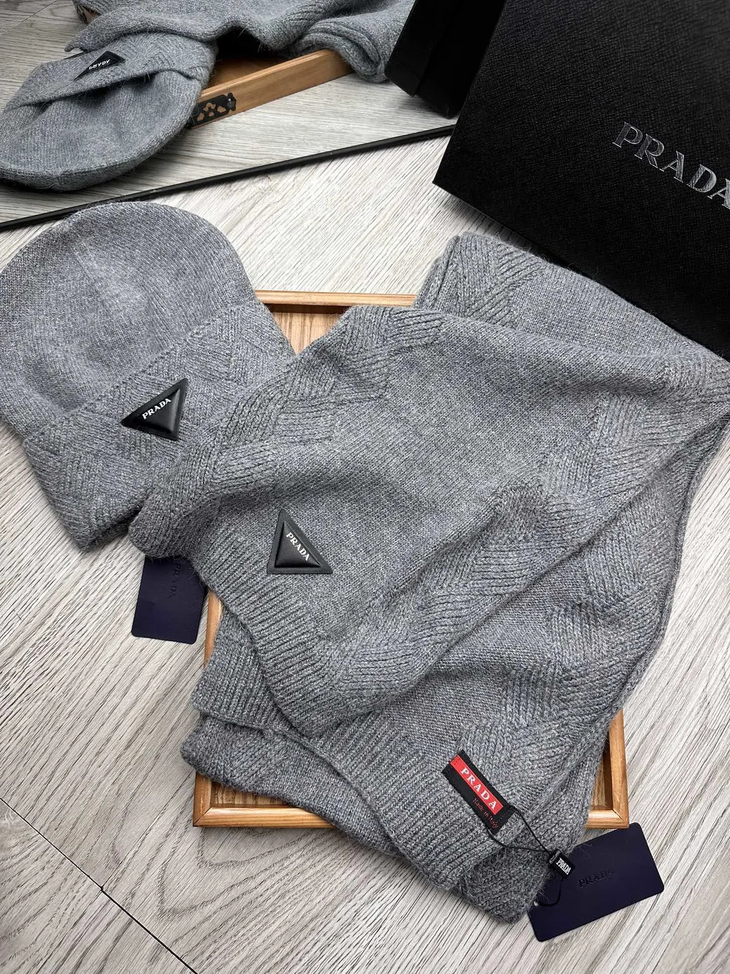 Prada Wool Rabbit Fur Scarf & Hat Set Ver.D — Zdjęcie 6