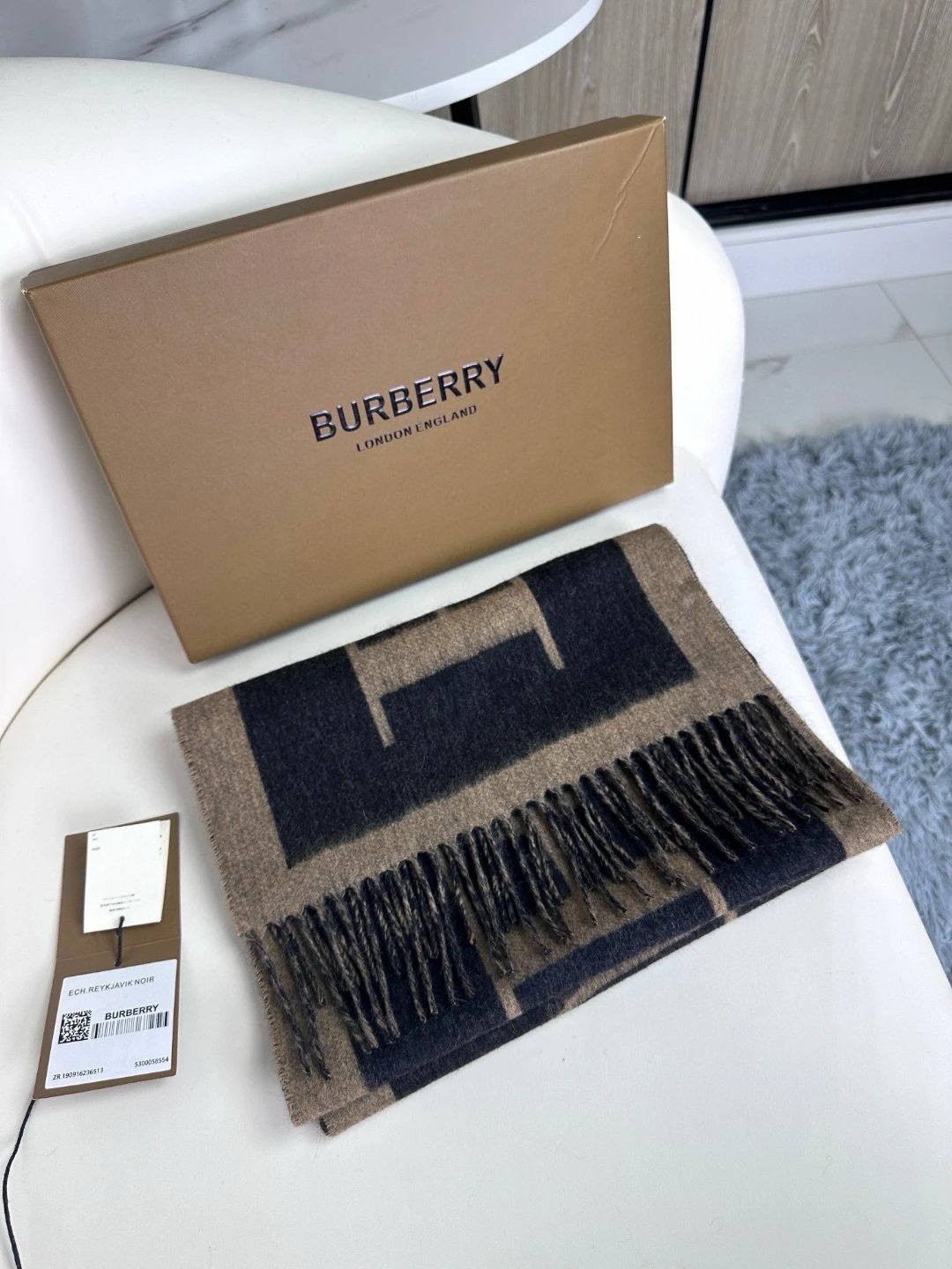 Burberry Cashmere Wool Scarf Ver.B — Photo 3