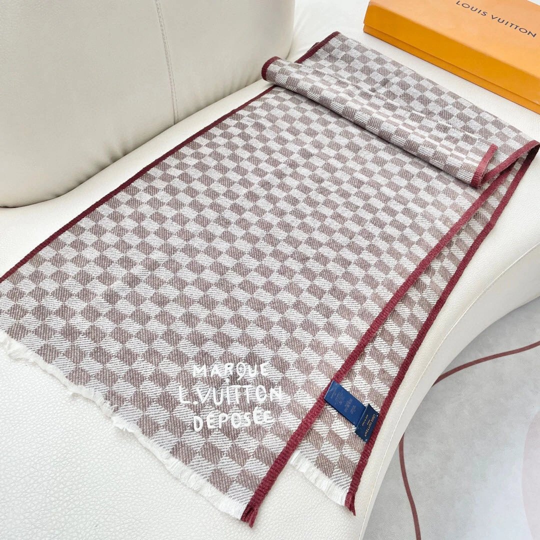 Louis Vuitton Scarf — Photo 5