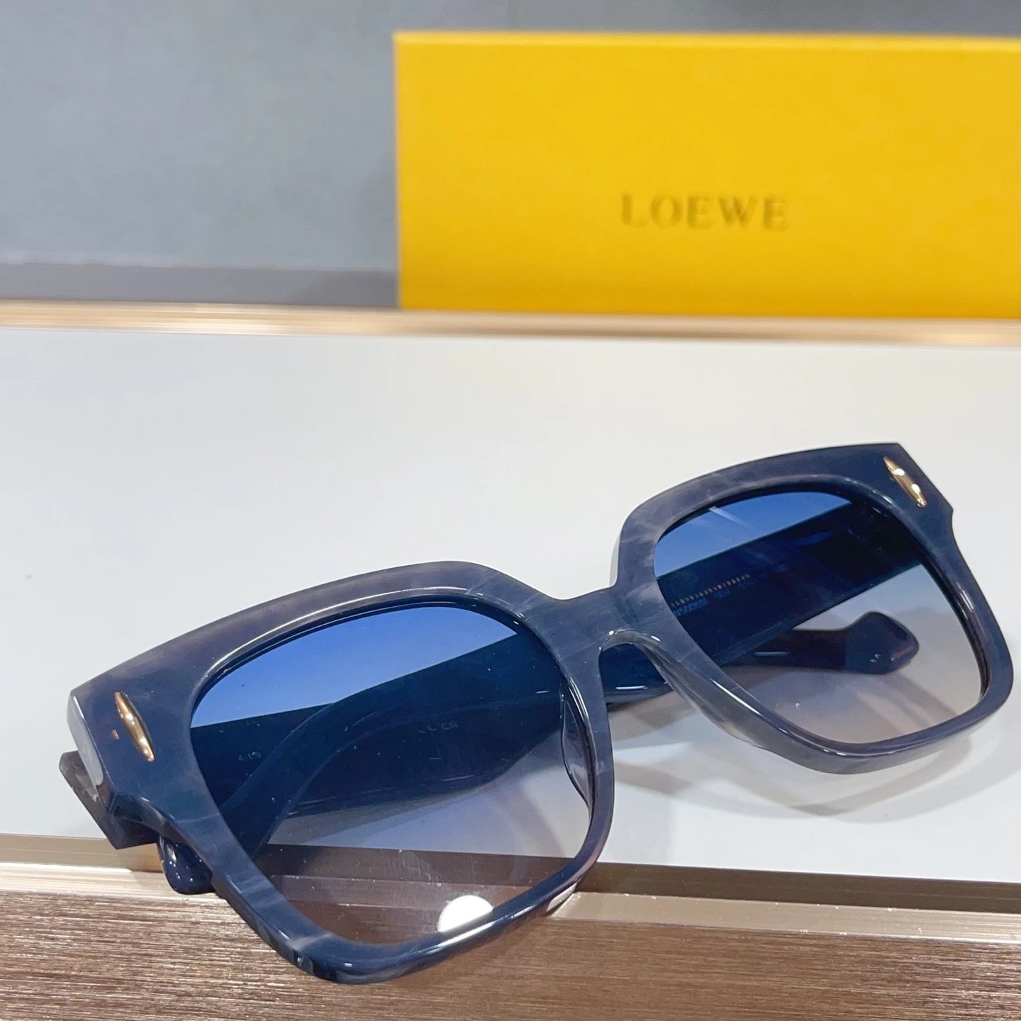 Loewe LW50069I Sunglasses 51-19-140 Ver.B — photo 8