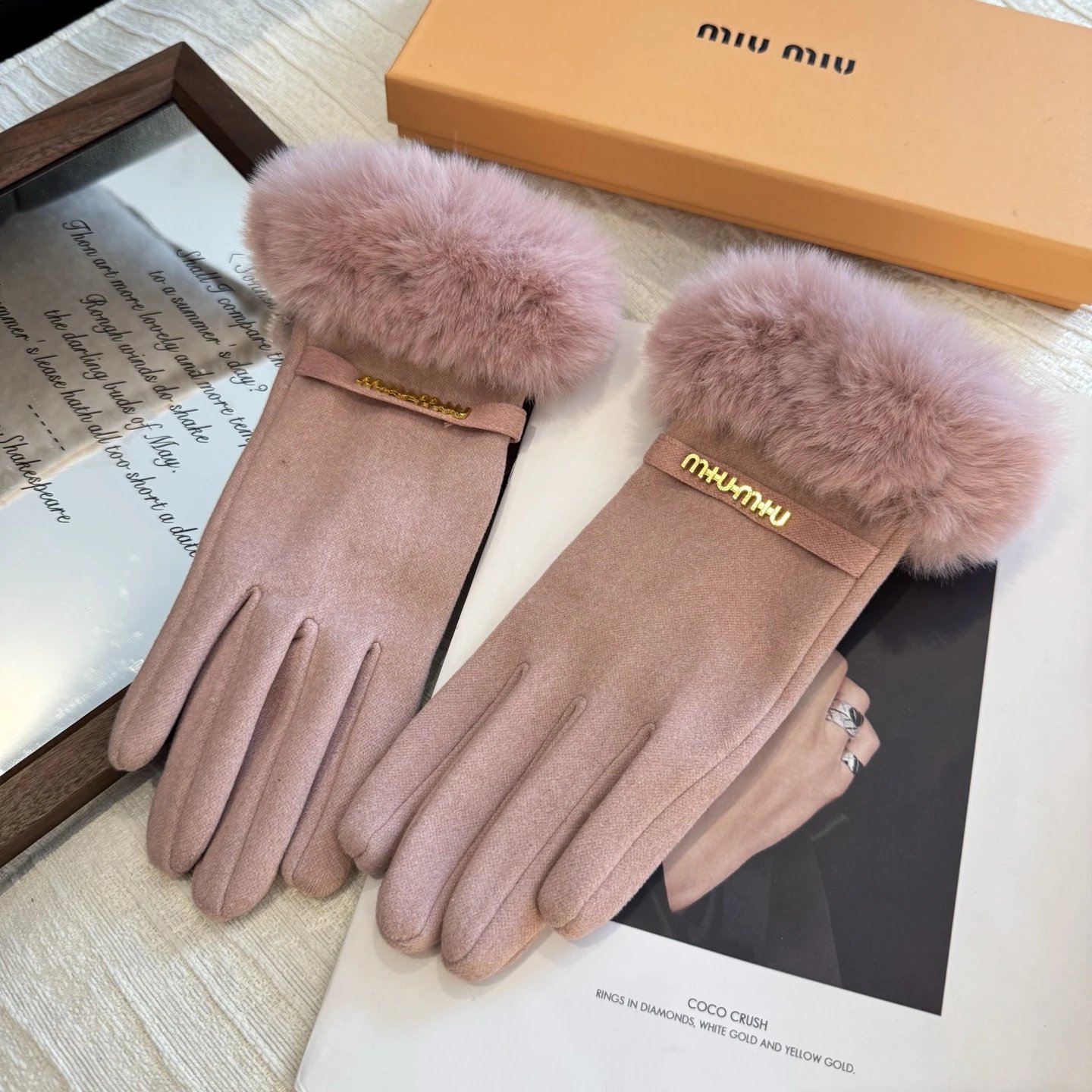 Miu Miu Thermal Gloves Ver.A — QC