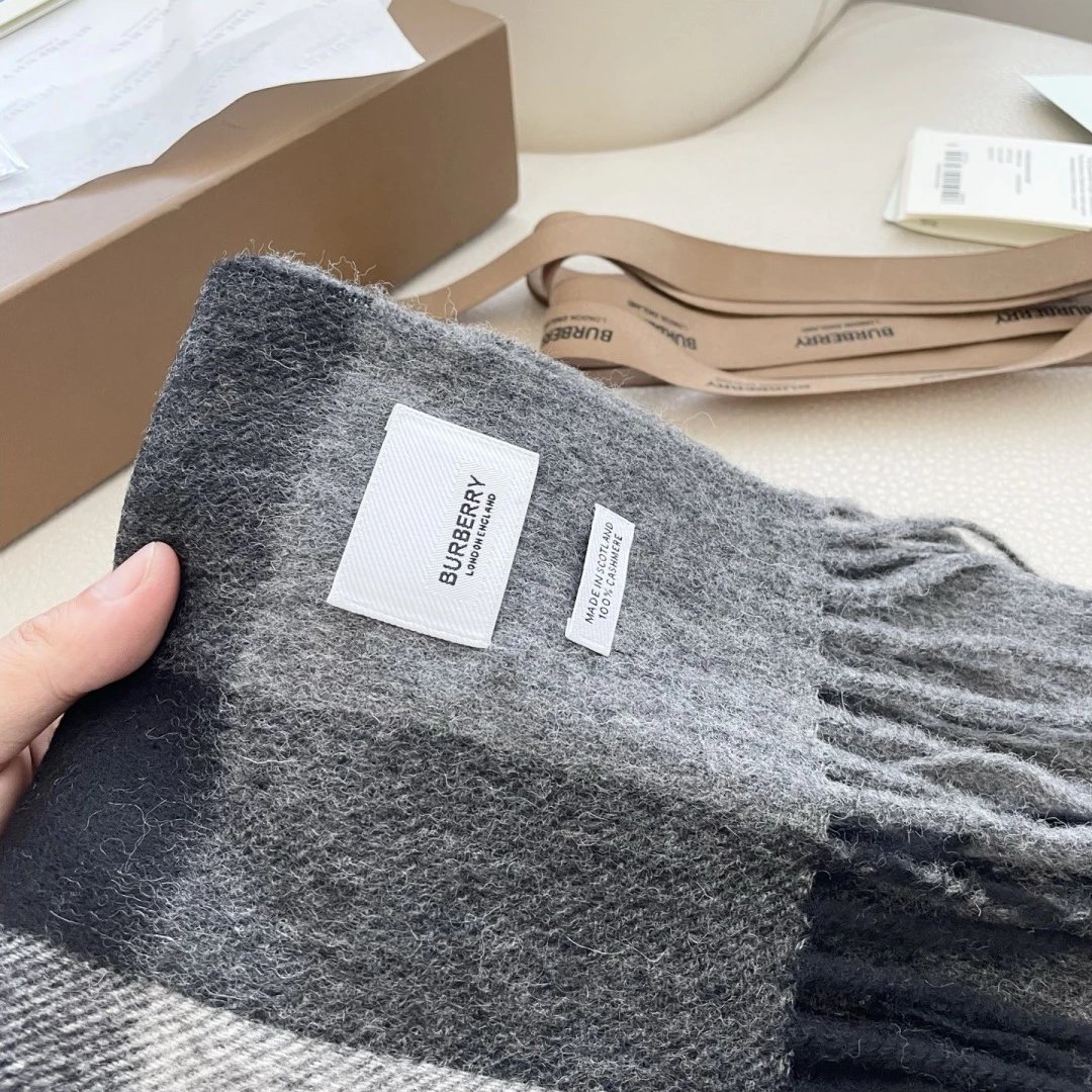 Burberry Cashmere Scarf Ver.D — QC