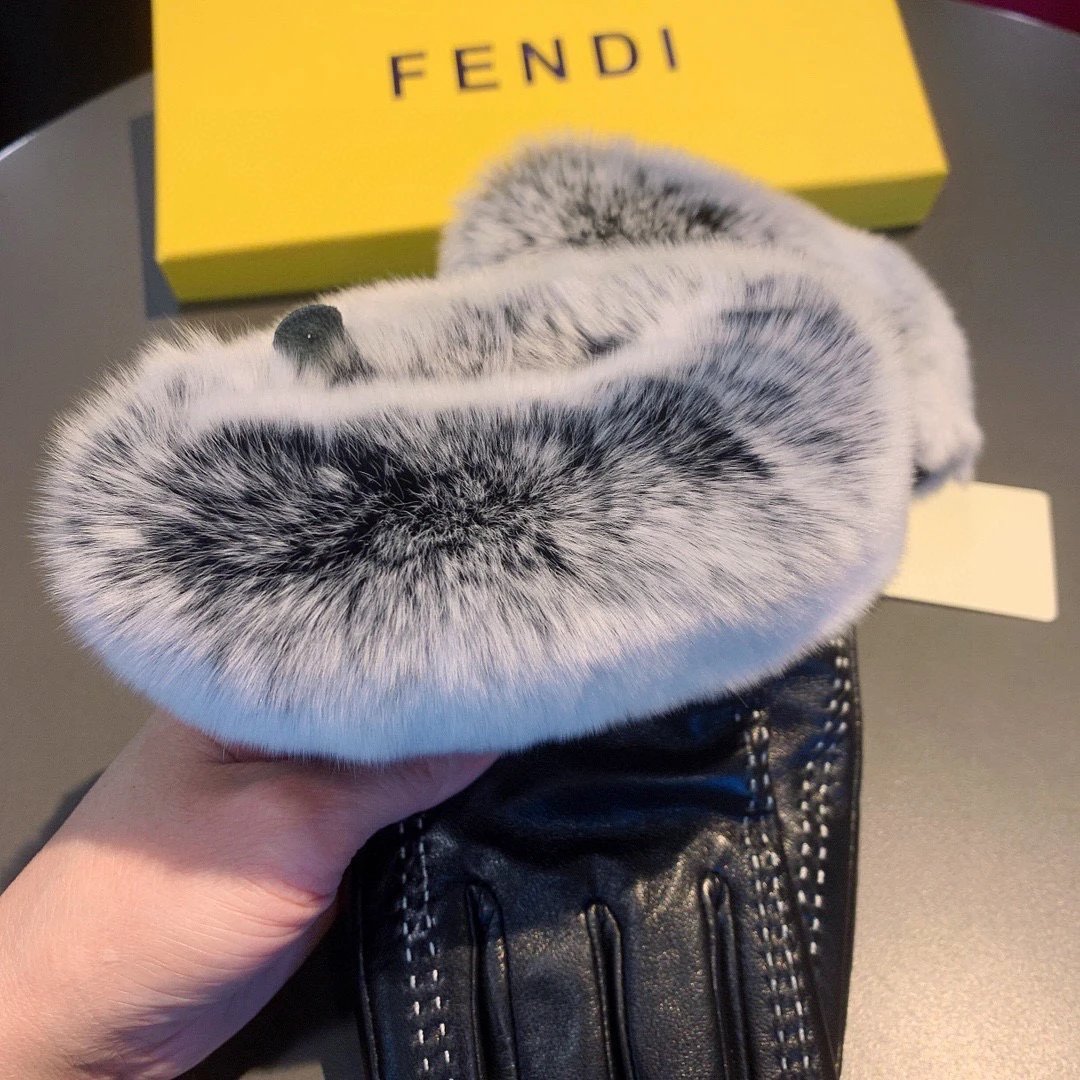 Fendi Lambskin Touchscreen Gloves Ver.B — Photo 6