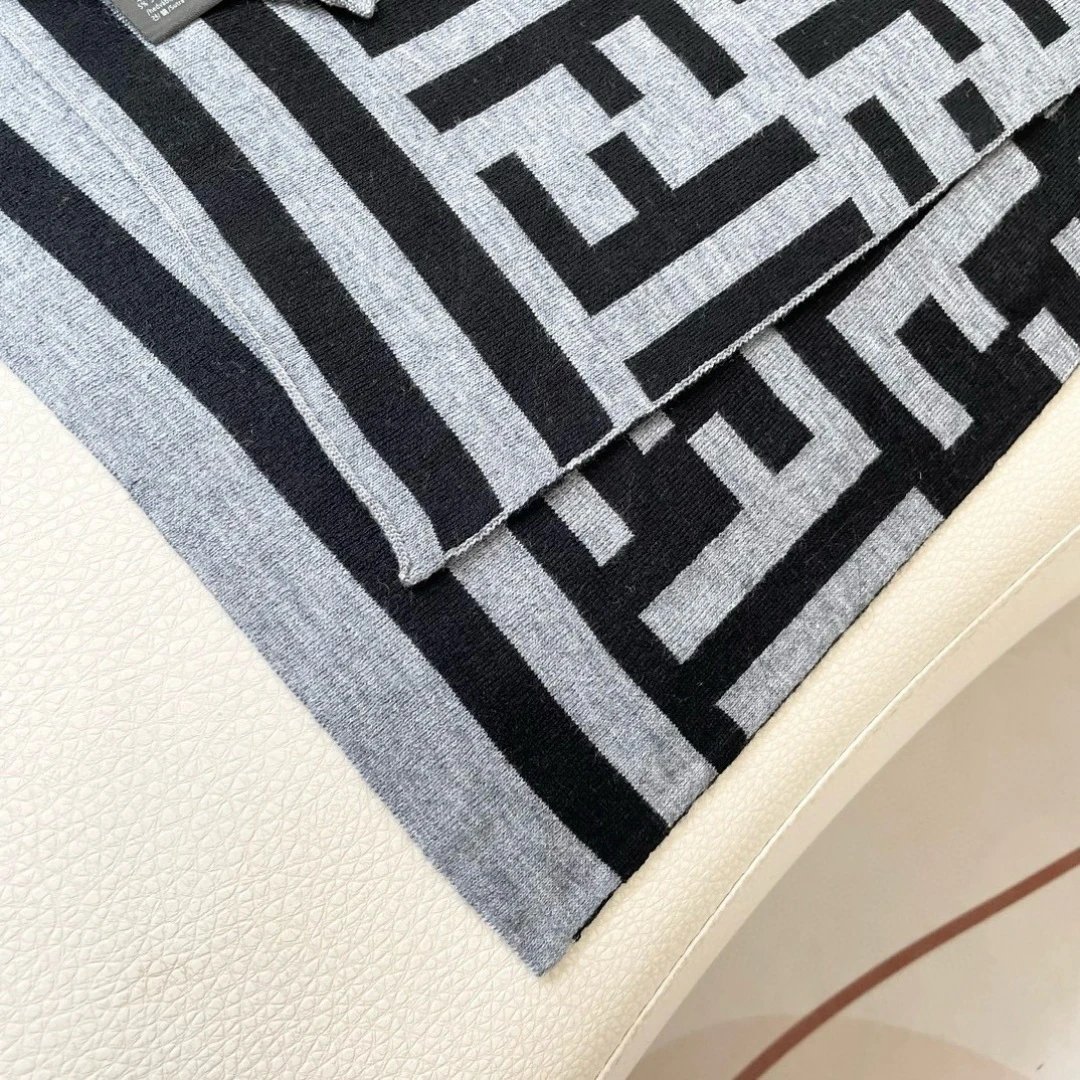 Fendi Cashmere Scarf Ver.I — Photo 9