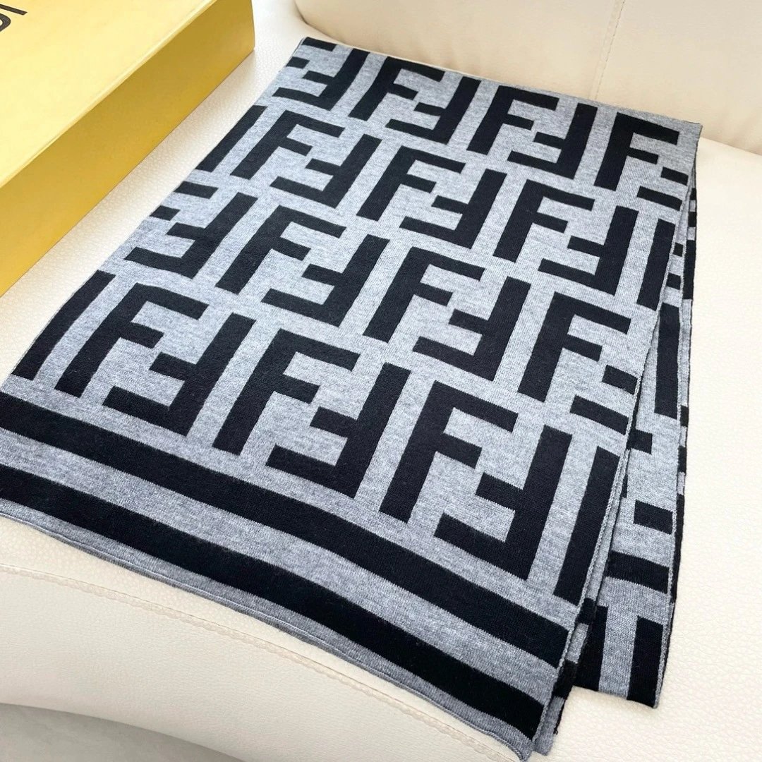 Fendi Cashmere Scarf Ver.I — Photo 4