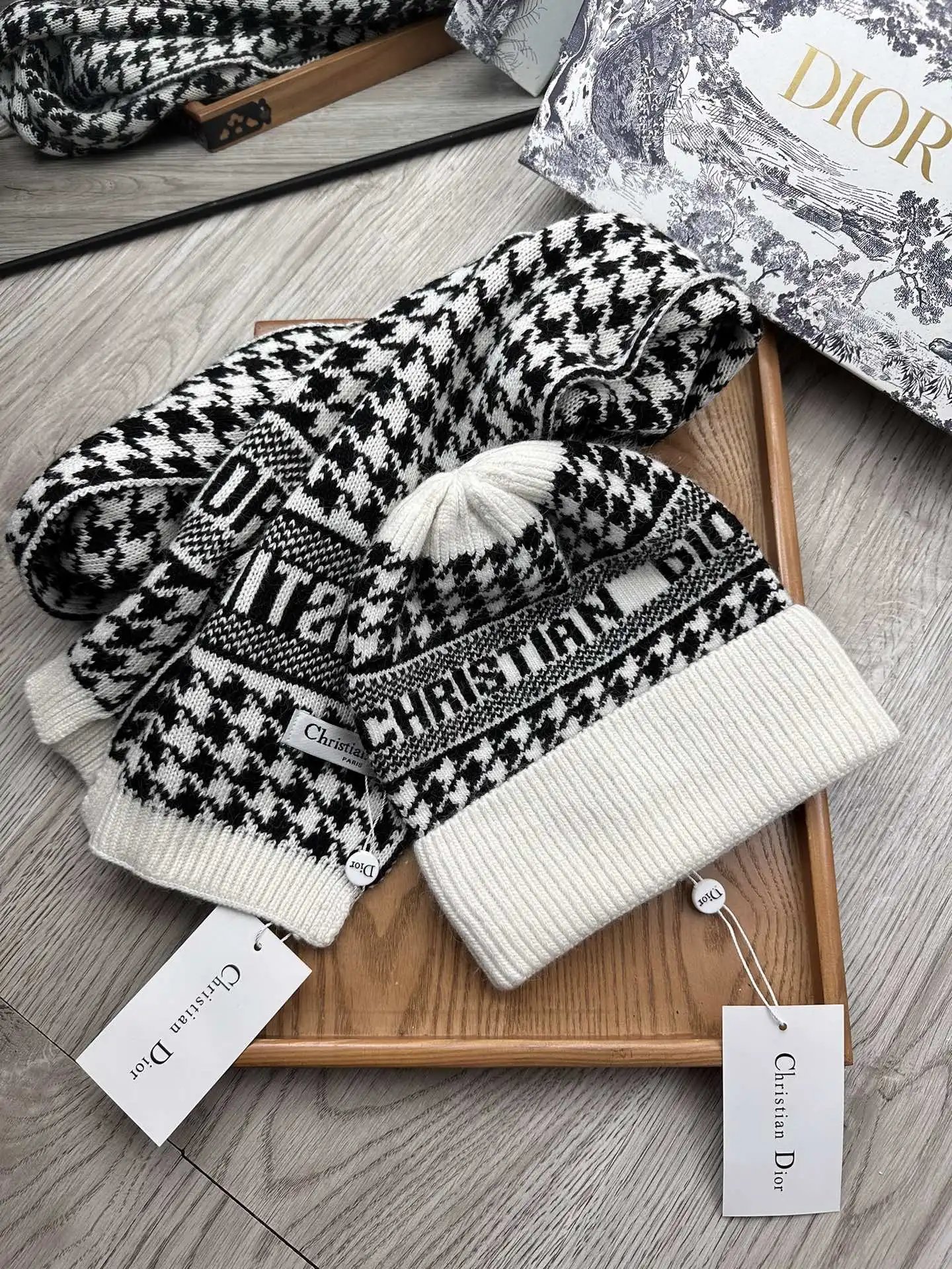Dior Wool Rabbit Fur Scarf & Hat Set Ver.E — Zdjęcie 9
