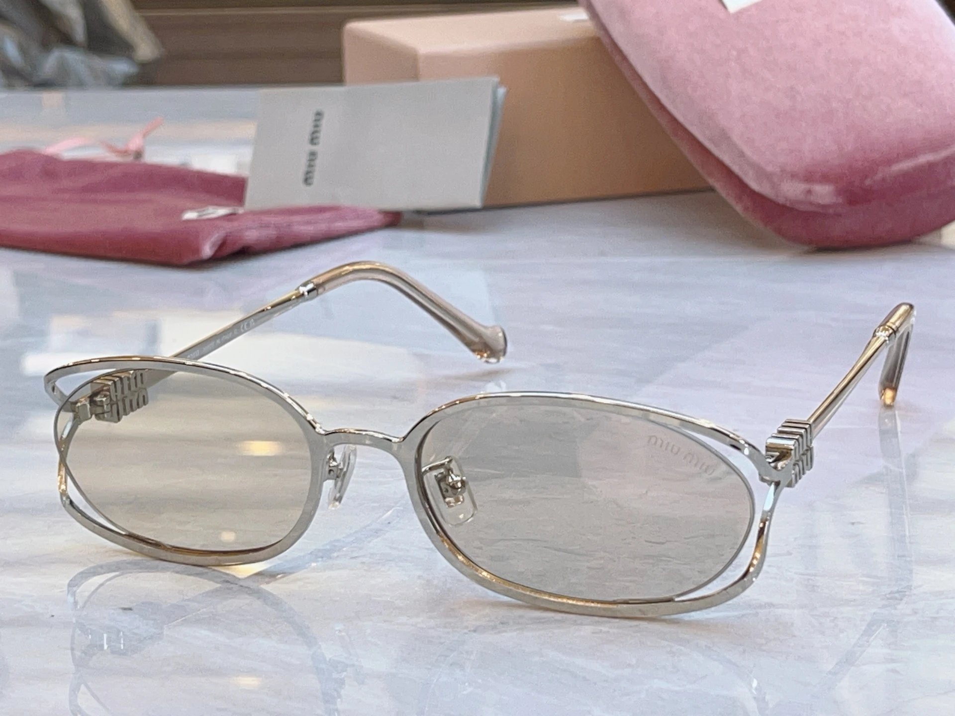 Miu Miu SMU 58Y Sunglasses 54-21-125 — photo 4