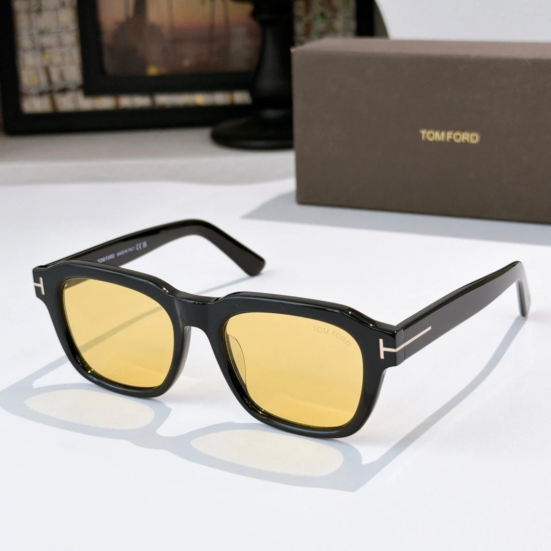 Tom Ford TF1226 Sunglasses 52-20-135 — photo 3