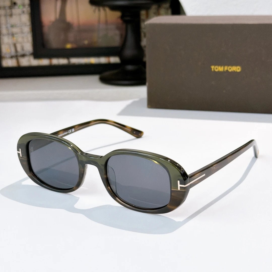 Tom Ford FT1364 Sunglasses 49-21-140 Ver.B — photo 3