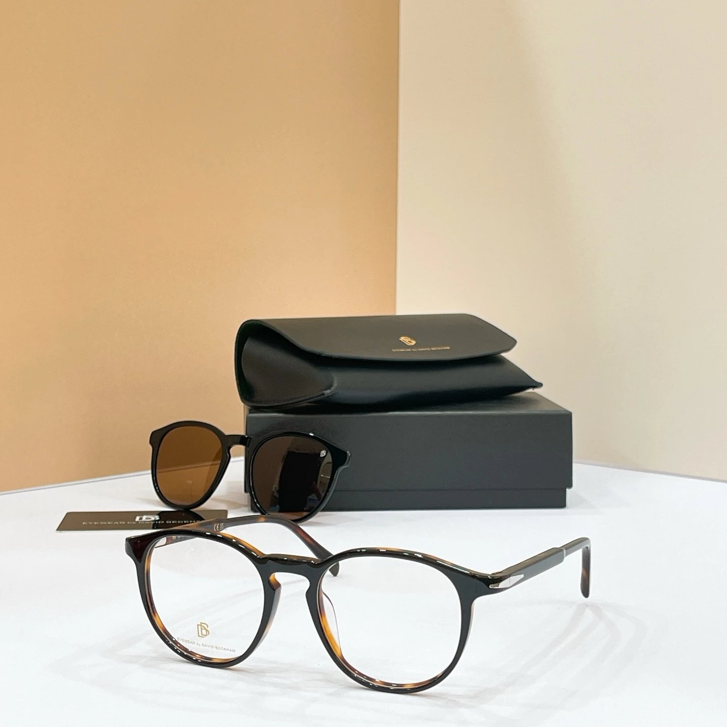 David Beckham DB 1018 Sunglasses Ver.A — Photo 3