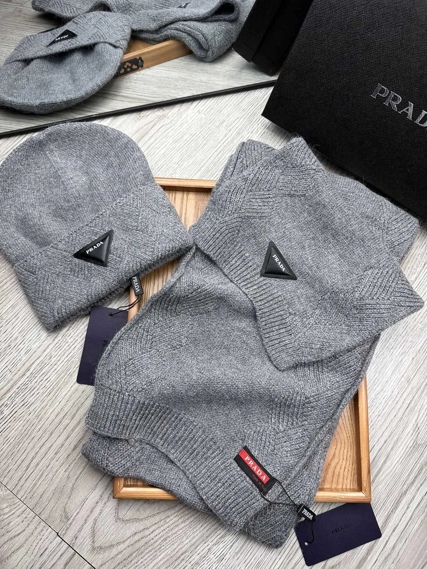Prada Wool Rabbit Fur Scarf & Hat Set Ver.D — Zdjęcie 4
