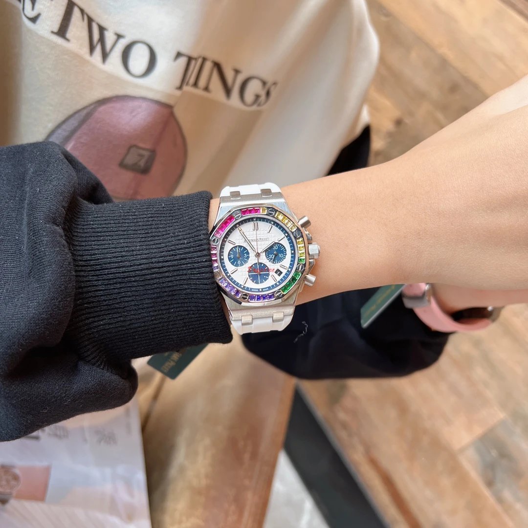 Zegarek z chronografem Audemars Piguet z tęczowym bezelem