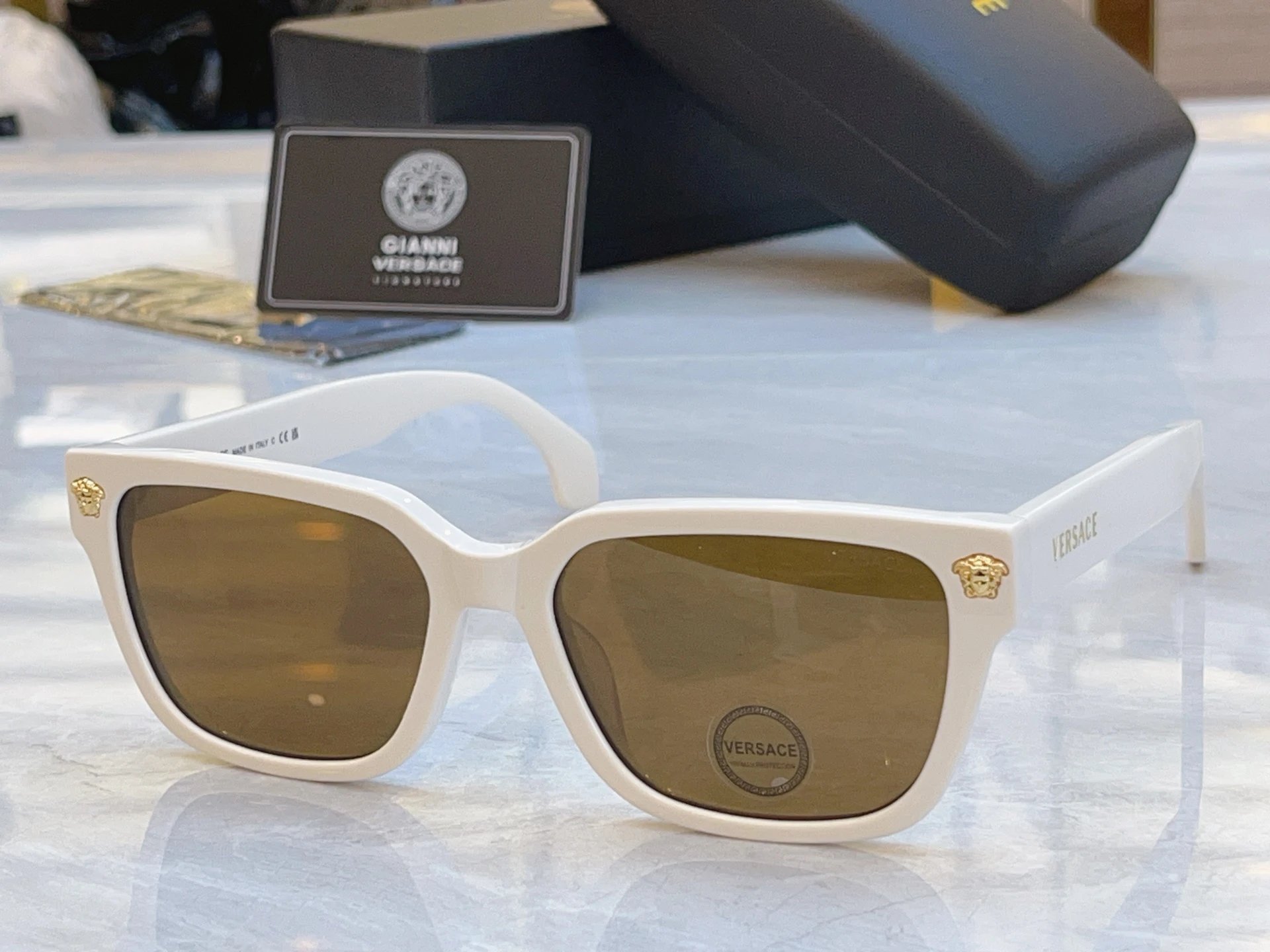 Versace VE 4513D Sunglasses 56-19-145 — Photo 3
