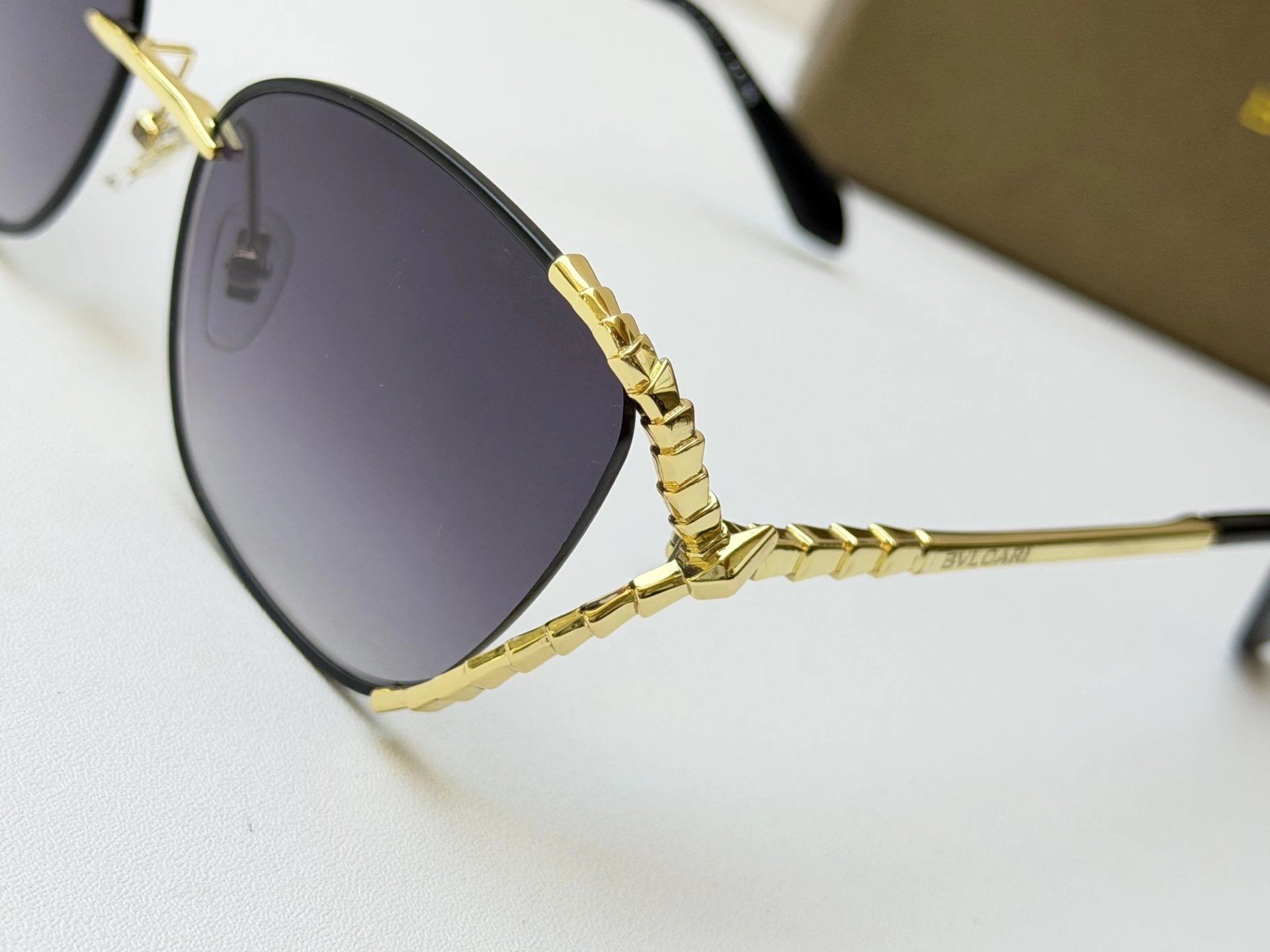 Bvlgari BV40081U Sunglasses 56-17-140 Ver.A — photo 8
