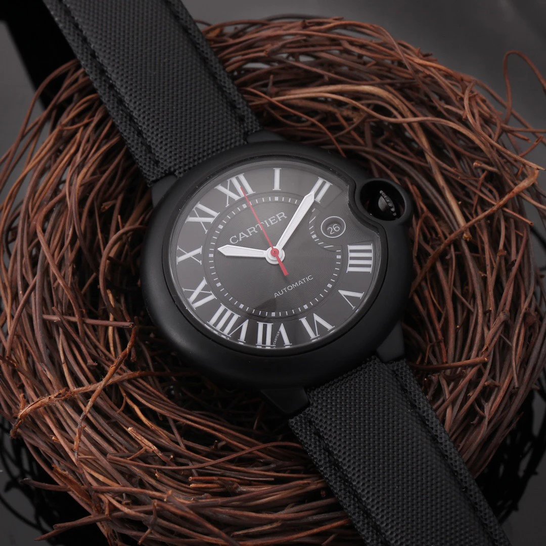 Cartier automatisch horloge met zwarte wijzerplaat en Romeinse cijfers