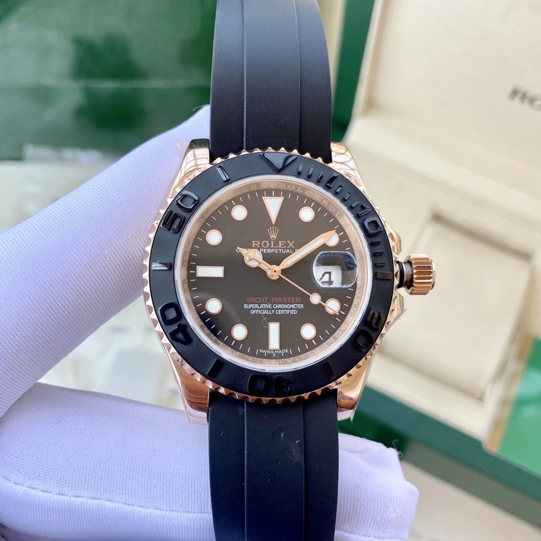 Rolex Yacht-Master horloge met rosegoudkleurige kast en zwarte band Variant D