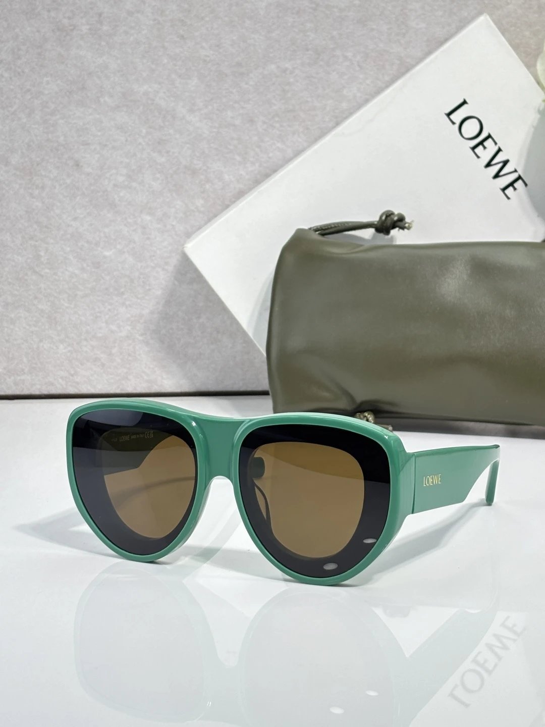 Loewe LW40170U Sunglasses 61-16-140 Ver.B — photo 9