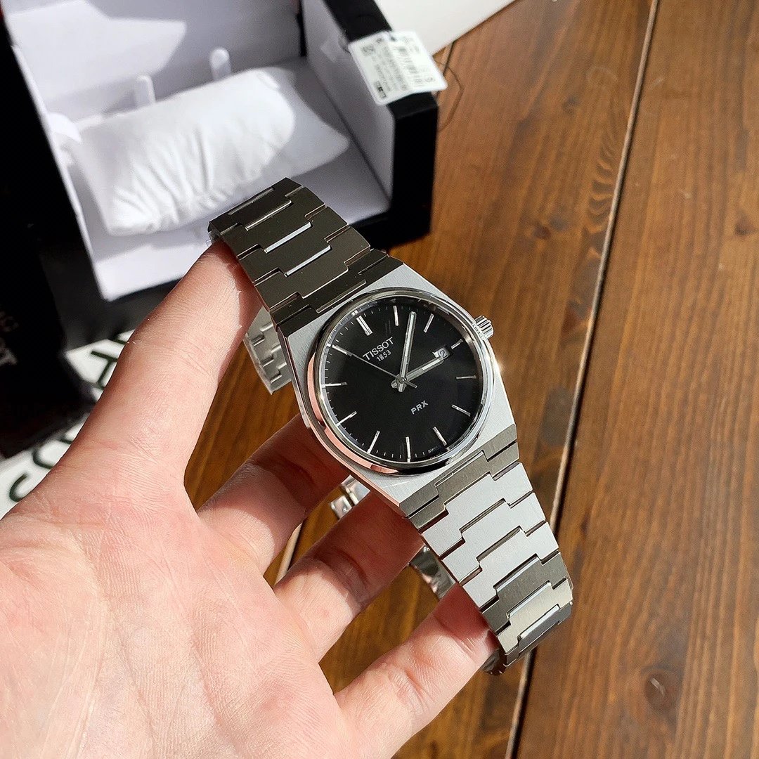 Tissot PRX analoog horloge met zwarte wijzerplaat en roestvrijstalen band