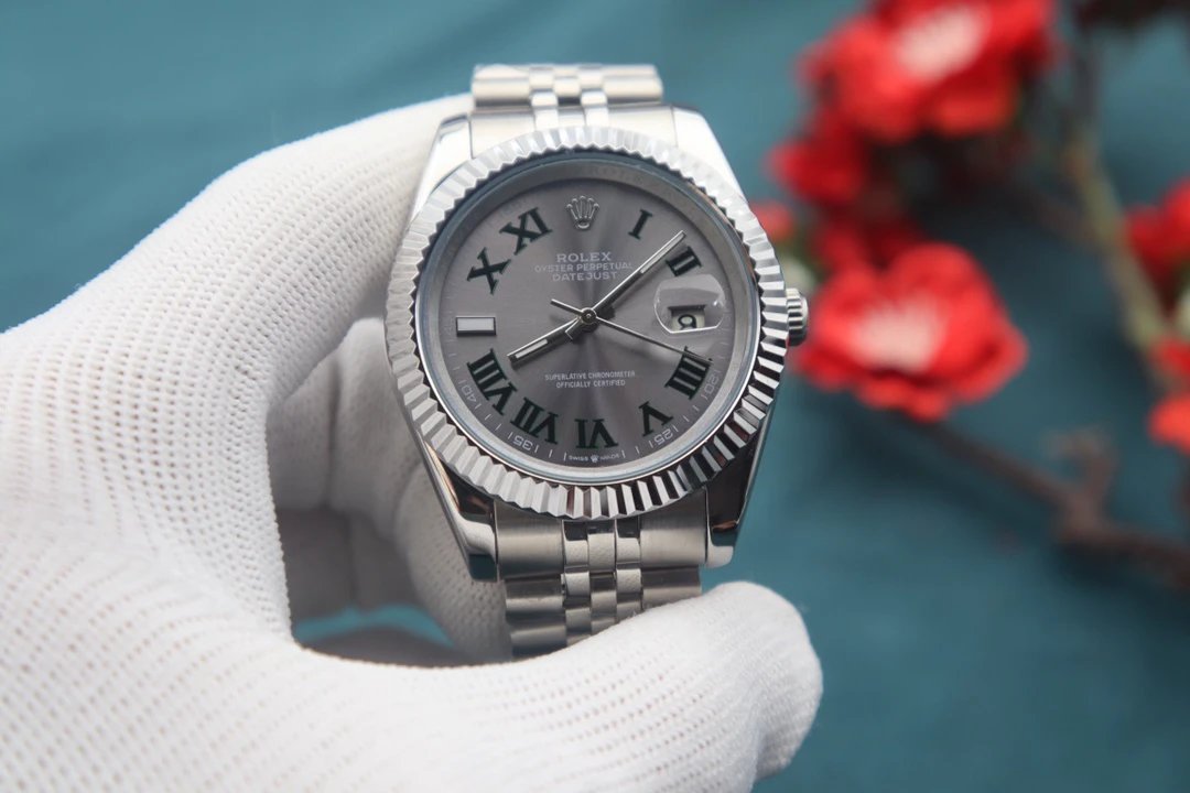 Rolex Datejust horloge met Romeinse cijfers wijzerplaat en gekartelde lunette 41 mm Variant N