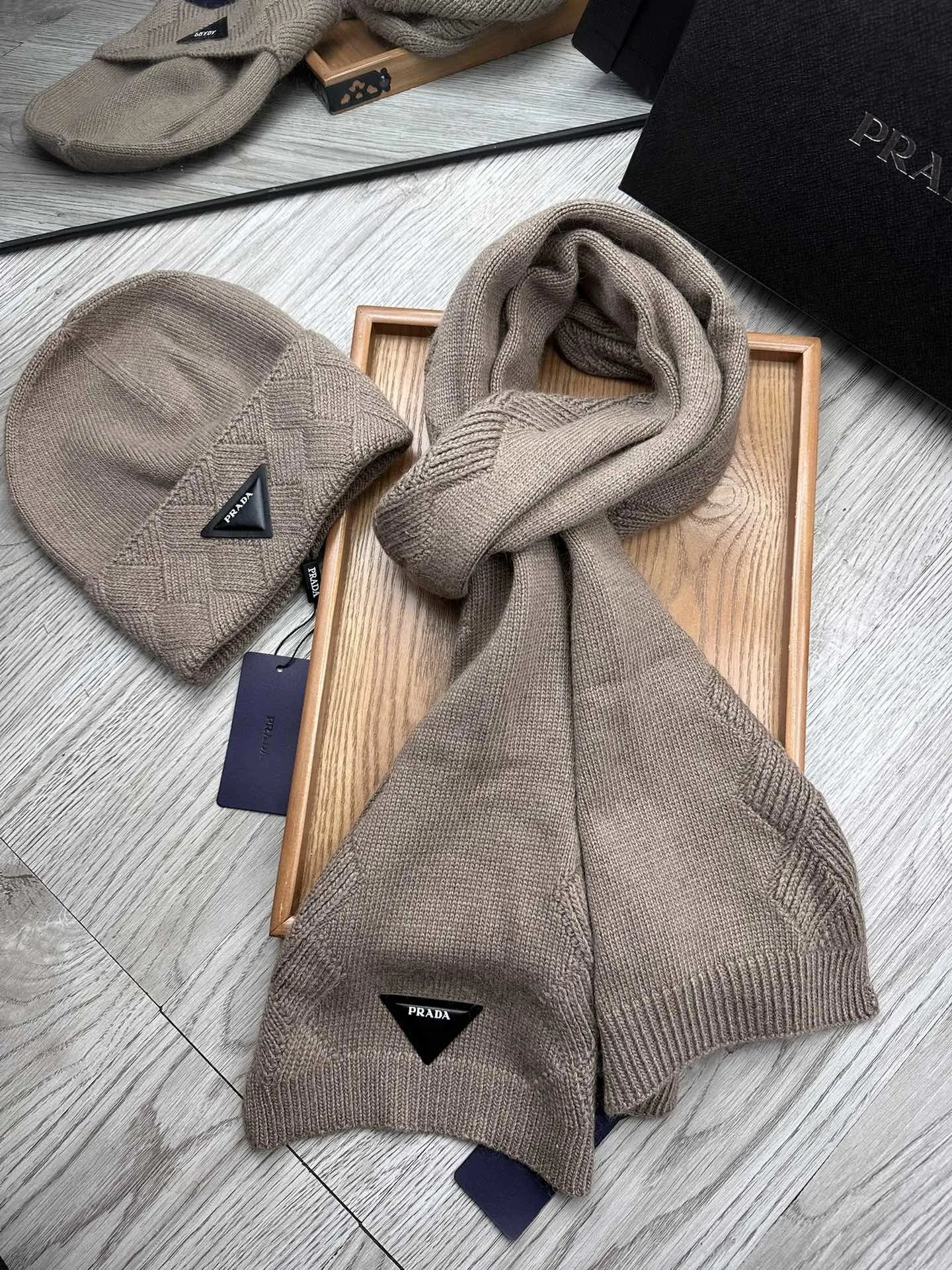 Prada Wool Rabbit Fur Scarf & Hat Set Ver.E — Zdjęcie 8