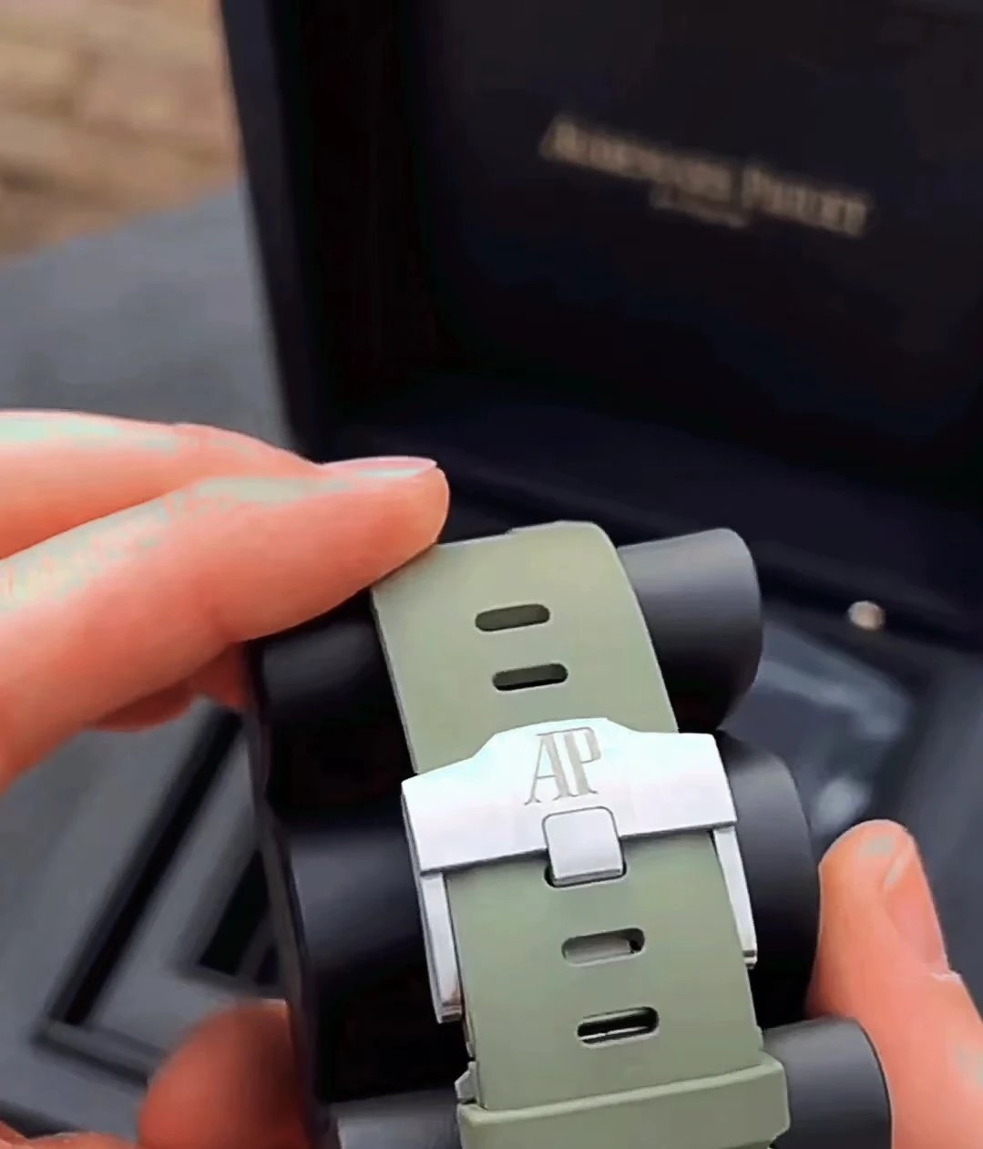 Audemars Piguet Royal Oak Offshore Automatic Watch 42mm Ver.I — Photo 6