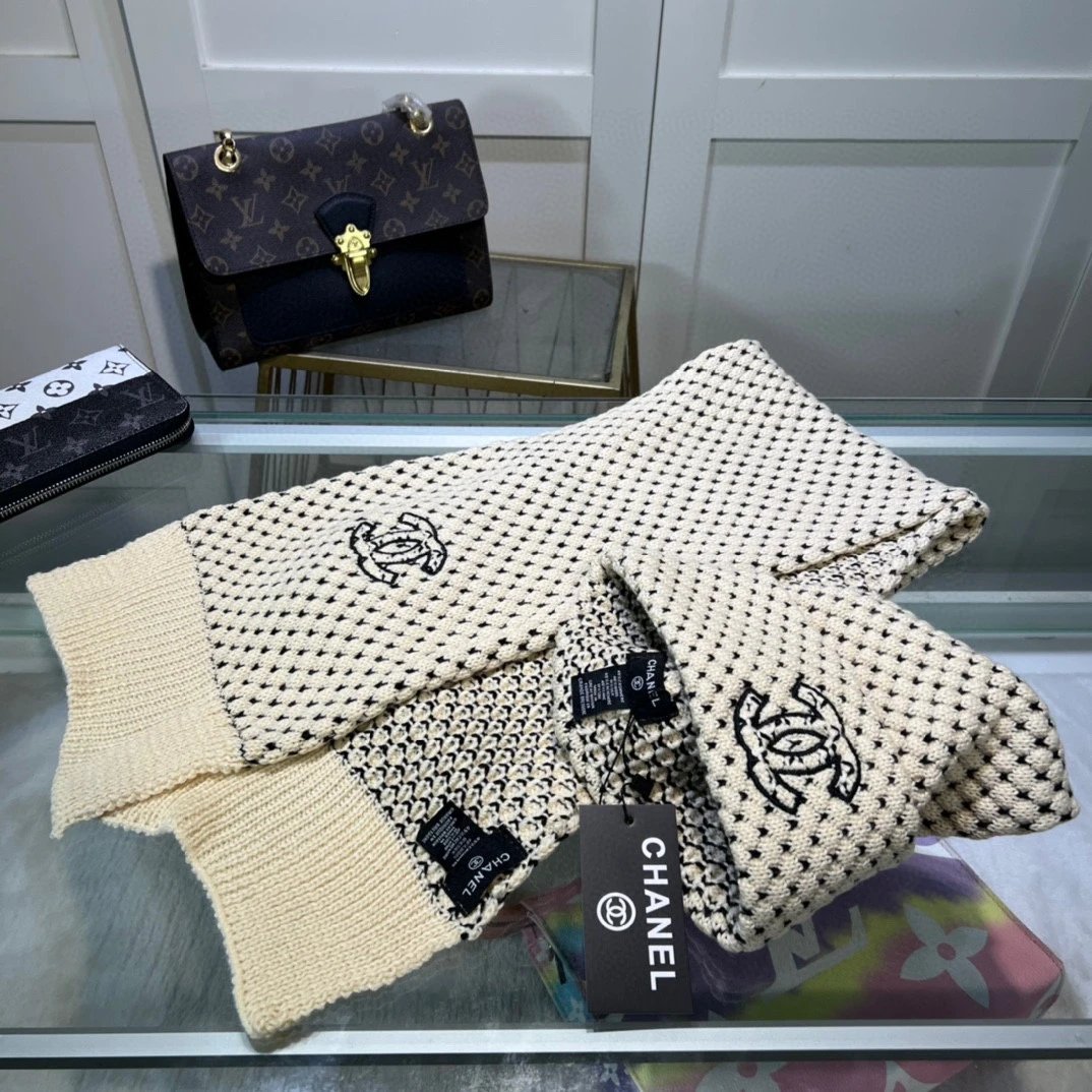 Gucci Cashmere Scarf & Hat Set Ver.G — Photo 3