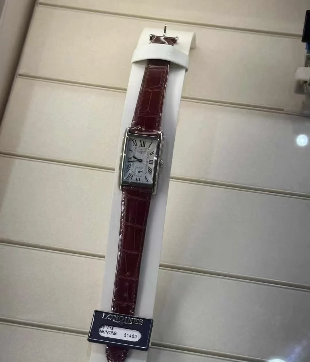 Rechthoekig Longines DolceVita horloge met rode leren band