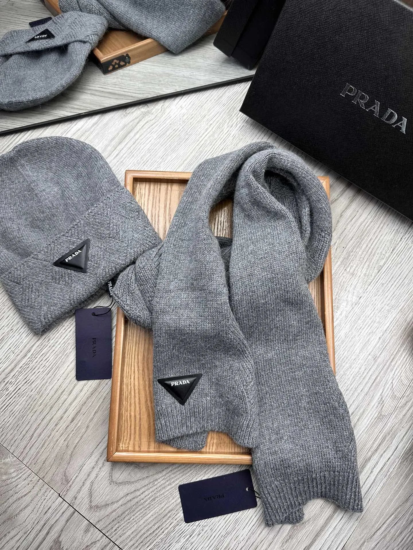 Prada Wool Rabbit Fur Scarf & Hat Set Ver.D — Zdjęcie 9