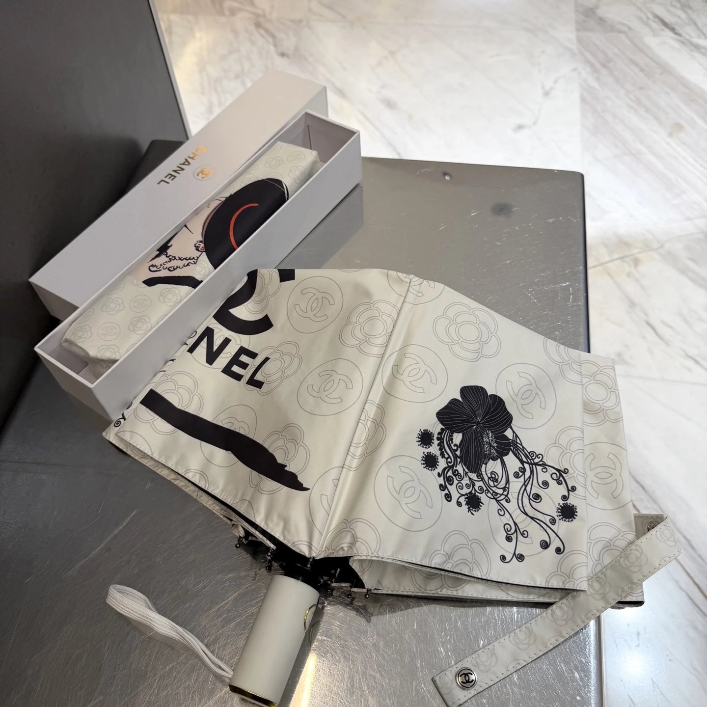 Chanel UV Protection Folding Umbrella Ver.J — Photo 3
