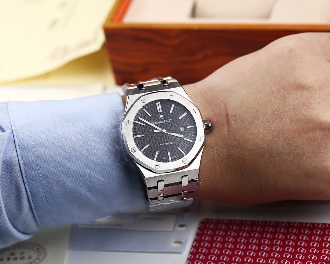 Audemars Piguet Royal Oak 15400 Automatic Watch 41mm — photo 9