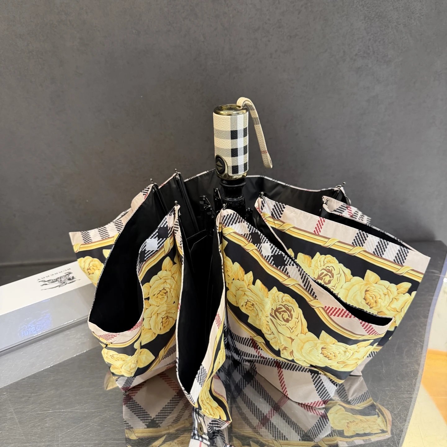 Burberry UV Protection Folding Umbrella Ver.B — Photo 5