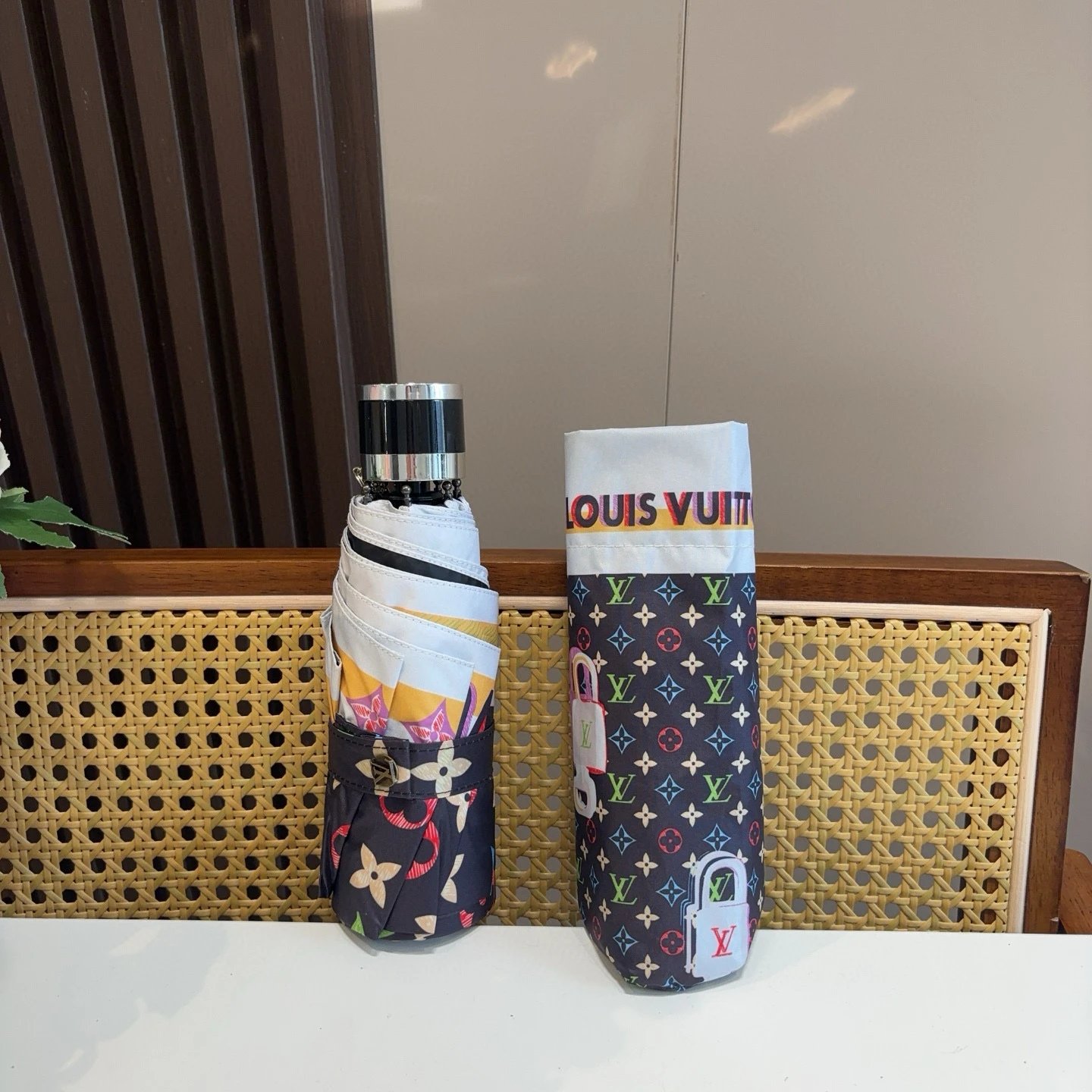Louis Vuitton UV Protection Folding Umbrella Ver.L — Photo 2